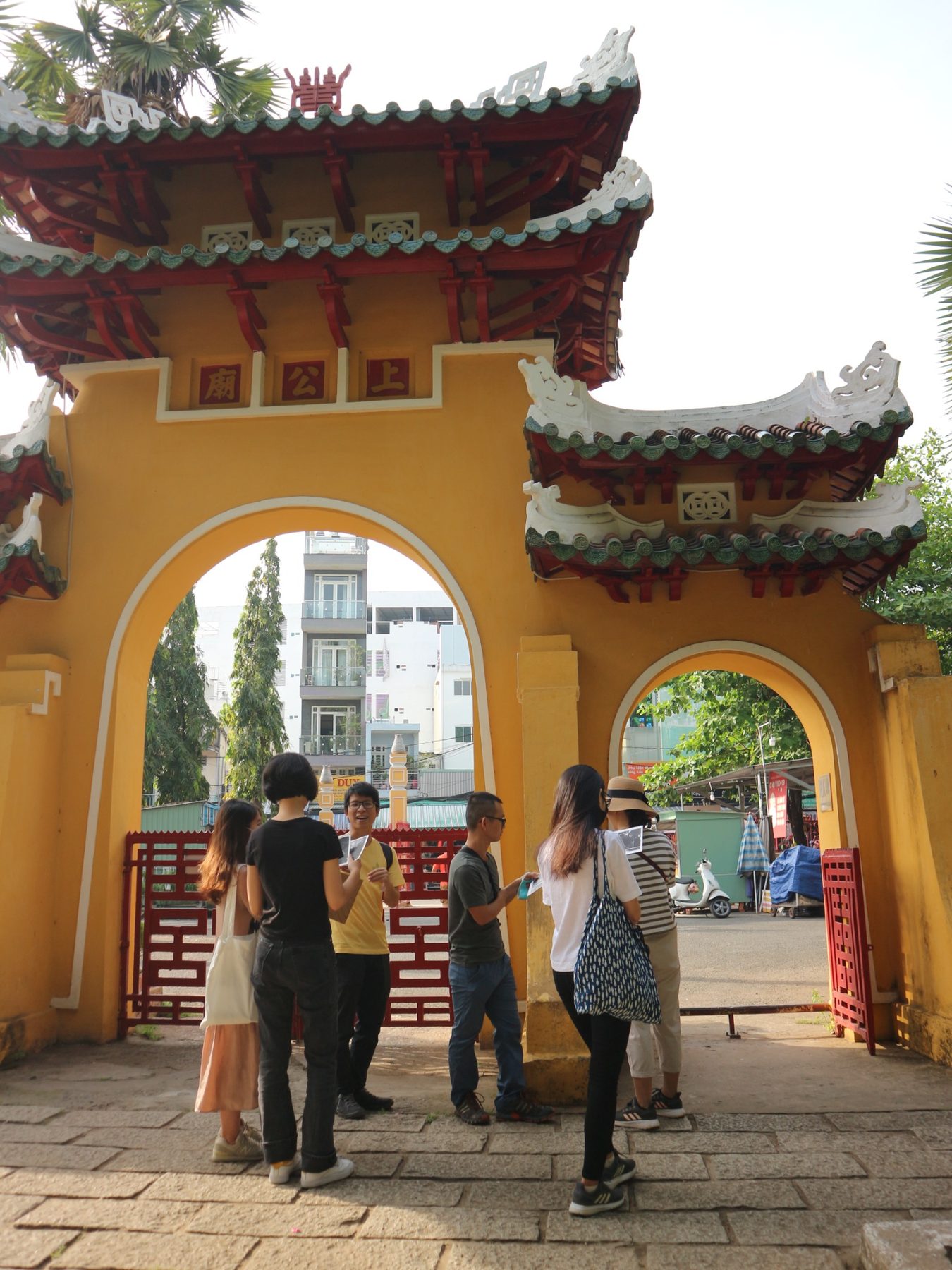 Lăng Ông temple gate