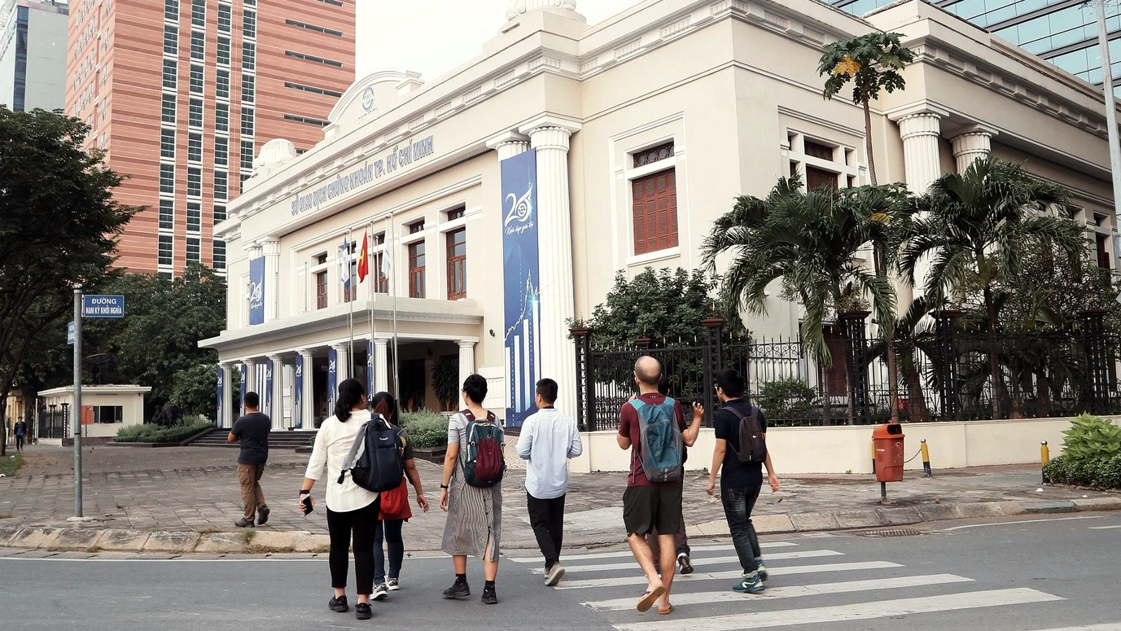 Approaching Chợ Cũ