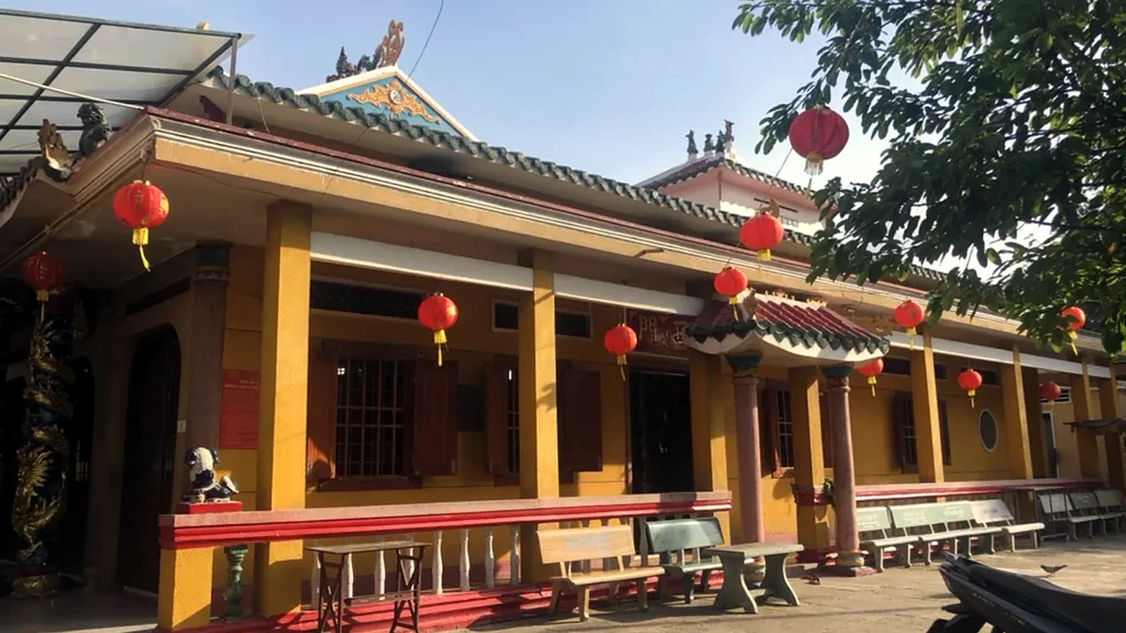 A communal house along the canals west of Chợ Lớn.