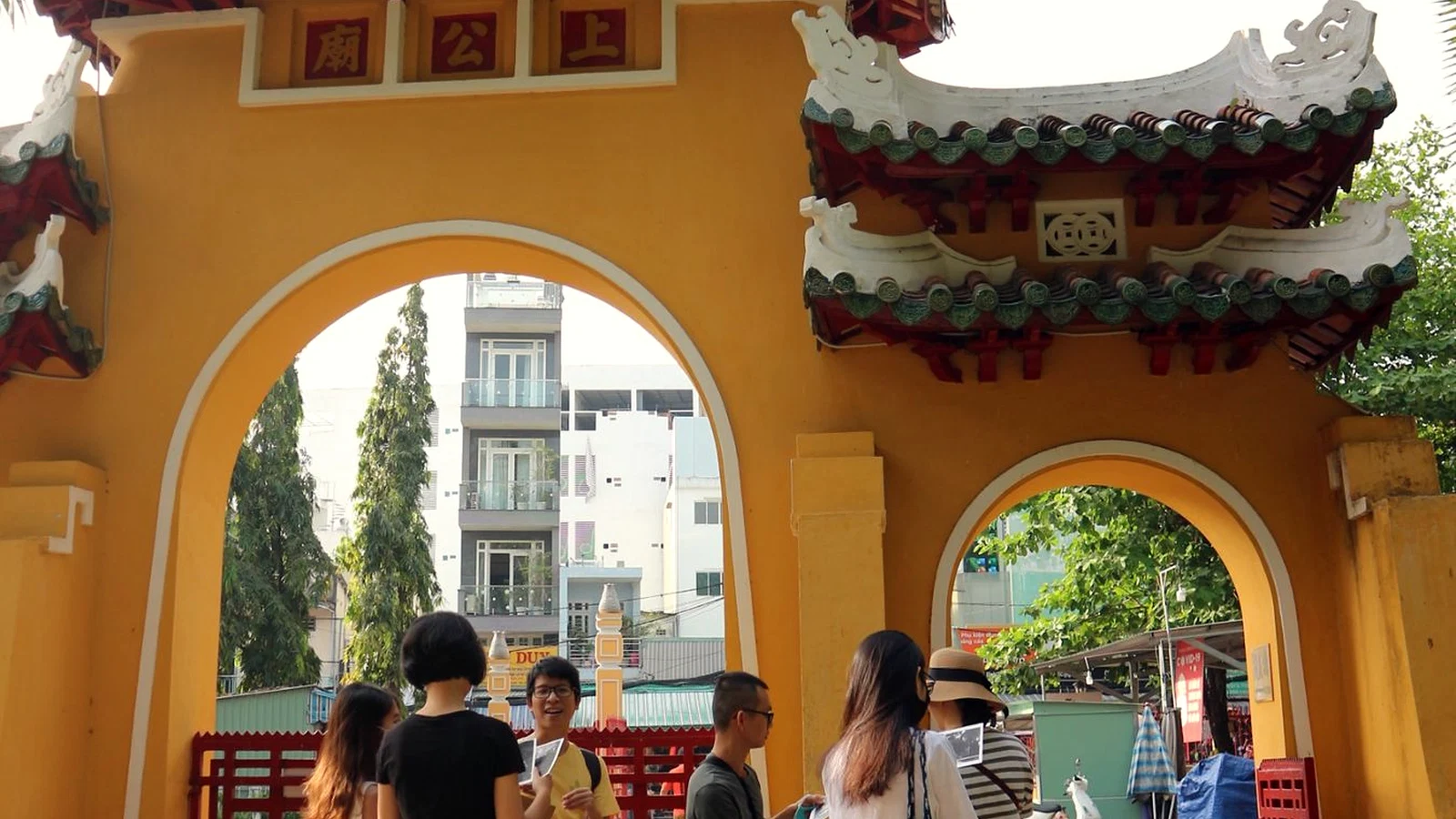 Lăng Ông temple gate